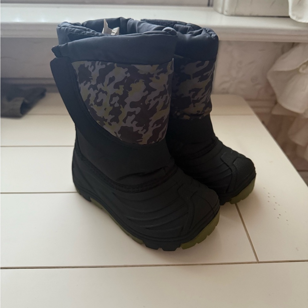 Dream Pairs Black and Camouflage Kids Boots